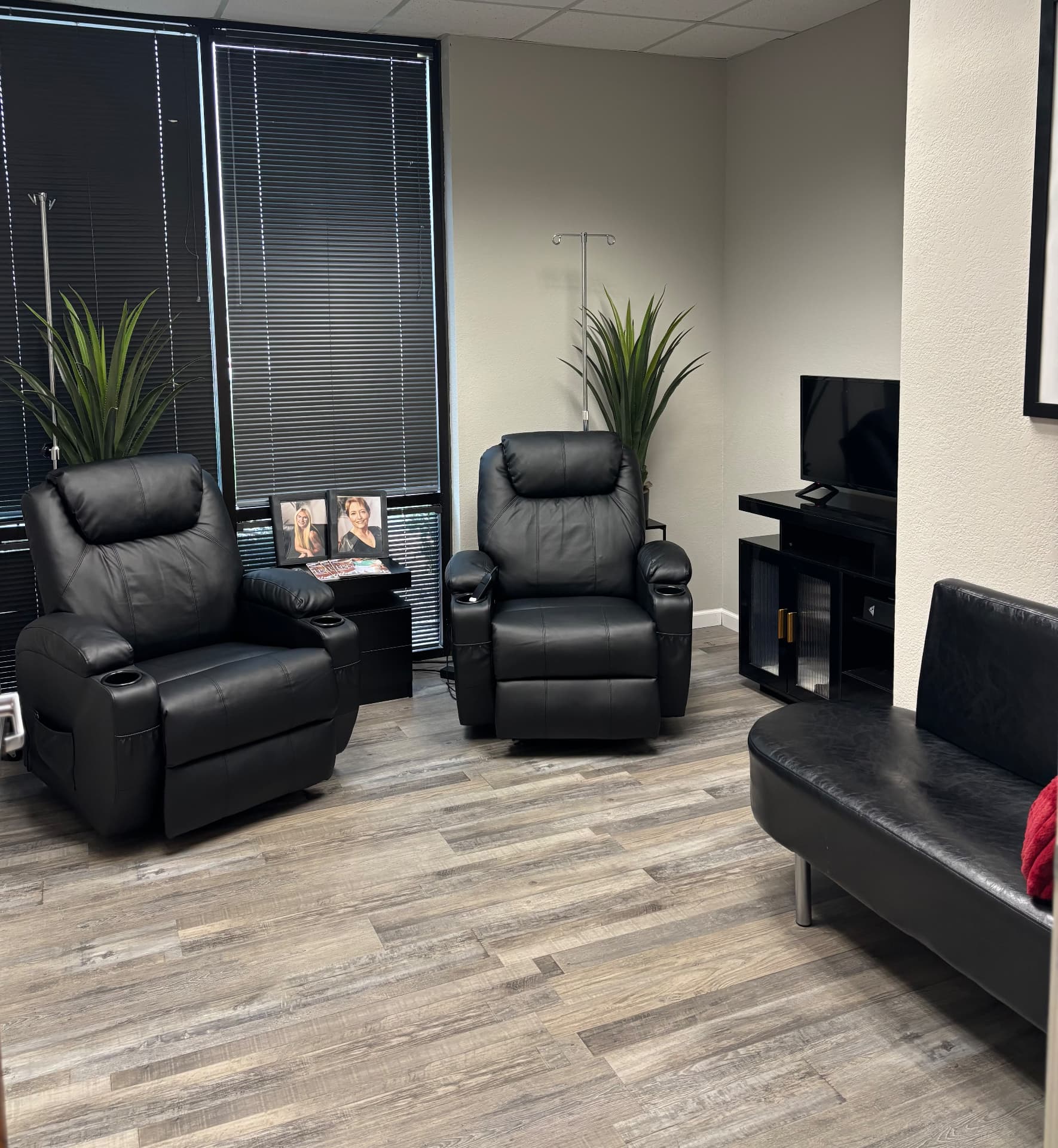 Elevate Evansville IV hydration lounge area with comfortable reclining chairs